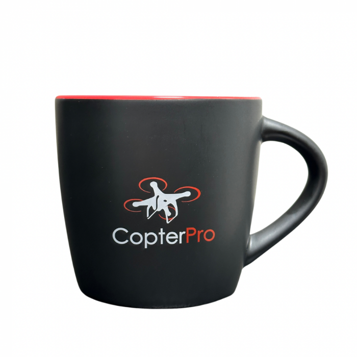 Copterpro Tasse schwarz Rot mit Drohnen Logo in weiß rot